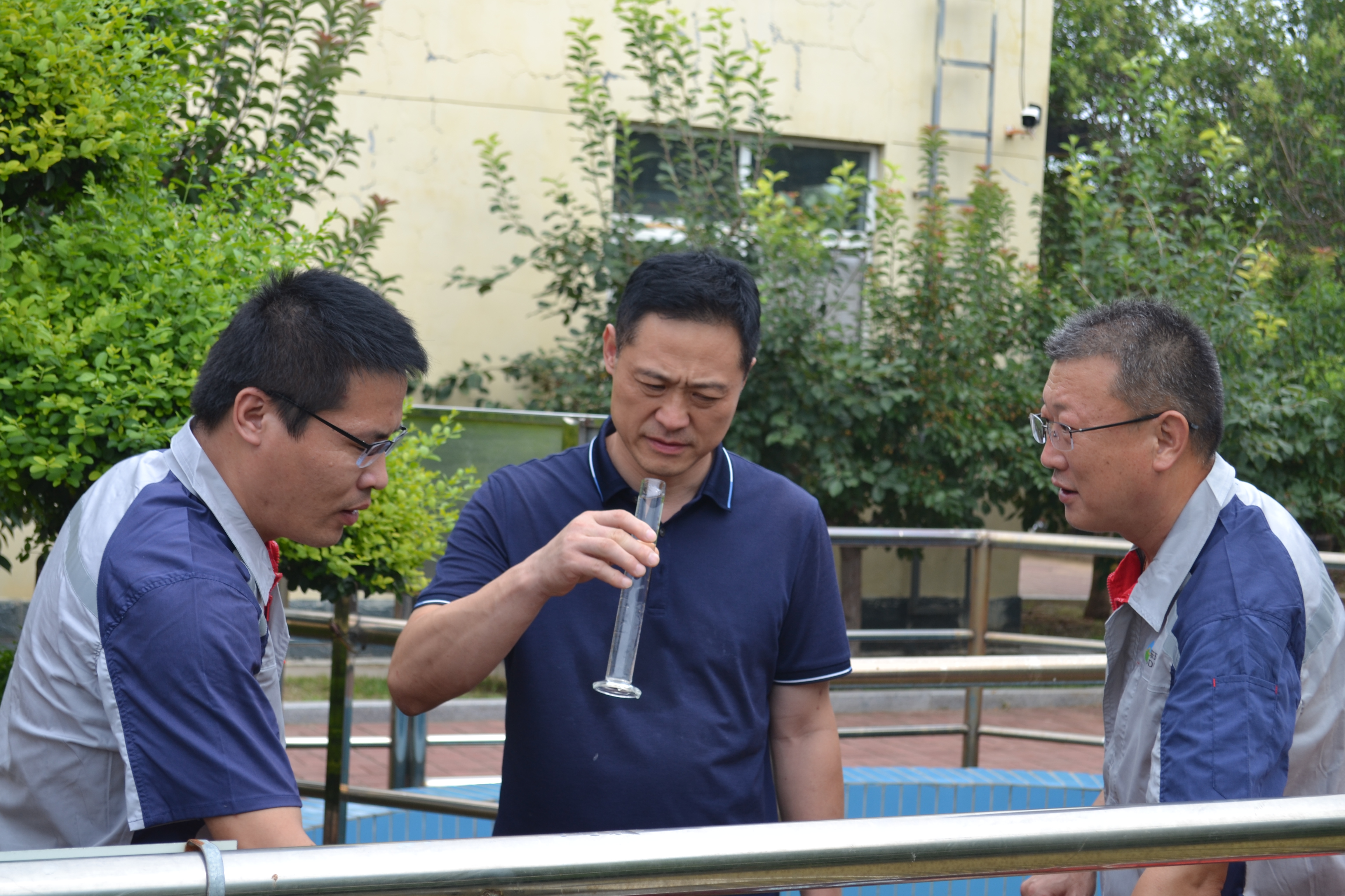 集團(tuán)黨委書記、董事長(zhǎng)王利到污水處理權(quán)屬企業(yè)調(diào)研